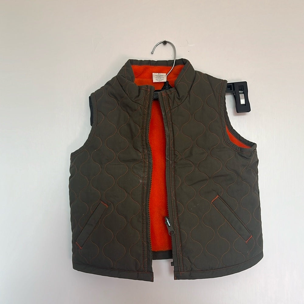 Old Navy Puffer Vest kids size 2 toddler’s reversible color green and orange